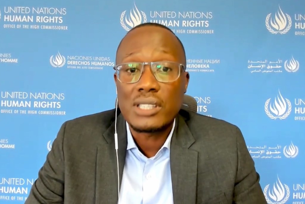 联合国人权事务高级专员办事处发言人赛义夫·马甘戈通过视频连线，在肯尼亚内罗毕向瑞士日内瓦的记者发表讲话。